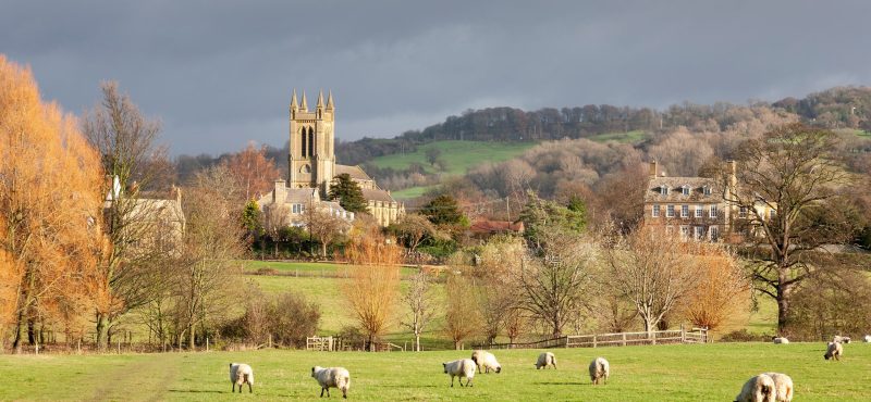 listed buildings in a Cotsworld village